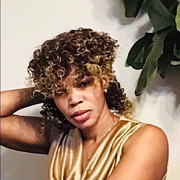 Two-Tone Synthetic Curl Hair Wigs 14 Inches. With Bangs - Picture 3 of 5